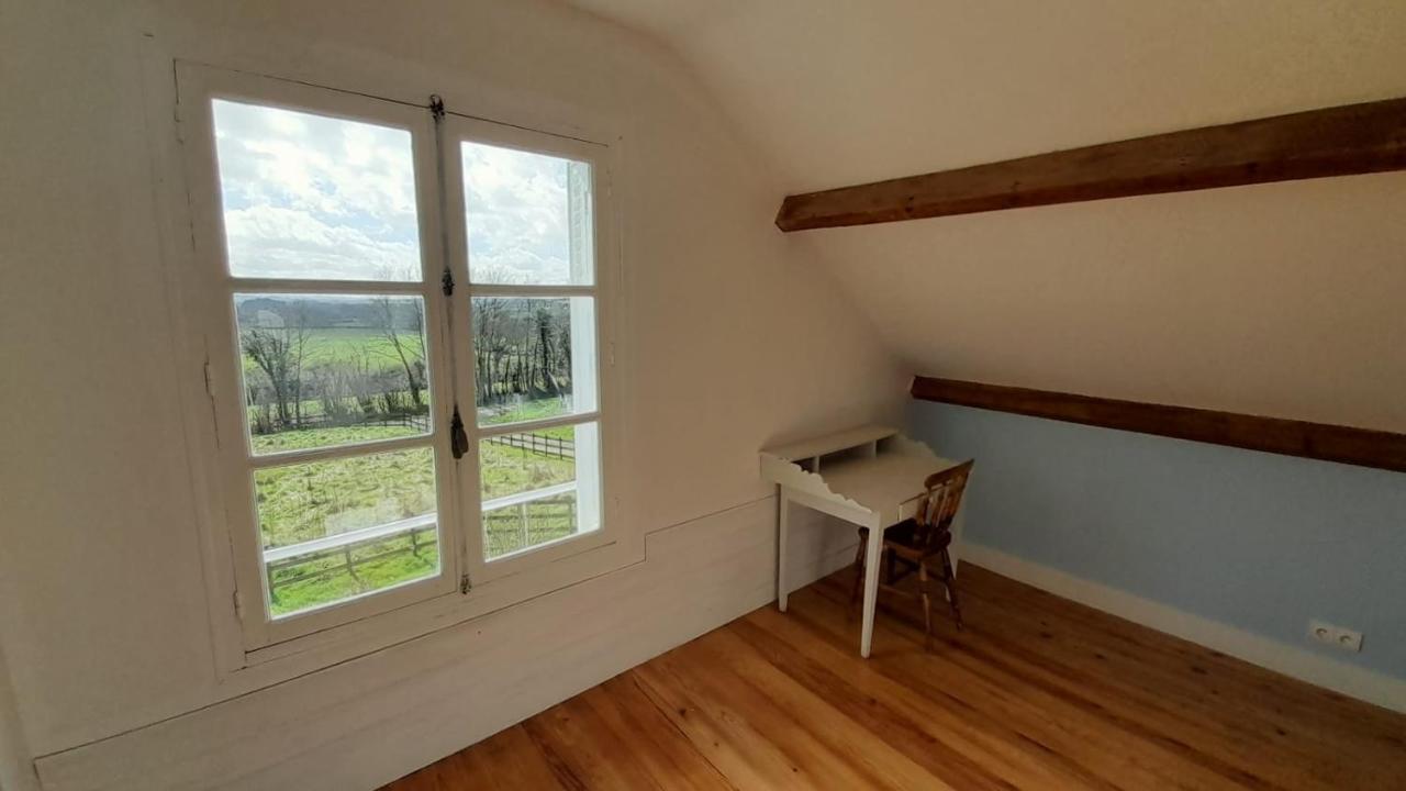 Gite Cottage Chaleureux En Pleine Campagne Vue Sur Les Monts Et Forets Et Le Chateau De Carrouges Exteriér fotografie